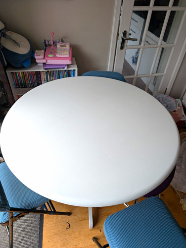 White round wood pedestal - white,