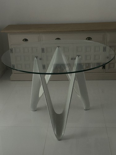 Glass round table - round,